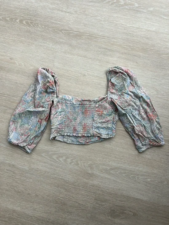 Wilfred Pastel Floral Ruched Puff Sleeve Crop Top - Picture 2 of 3